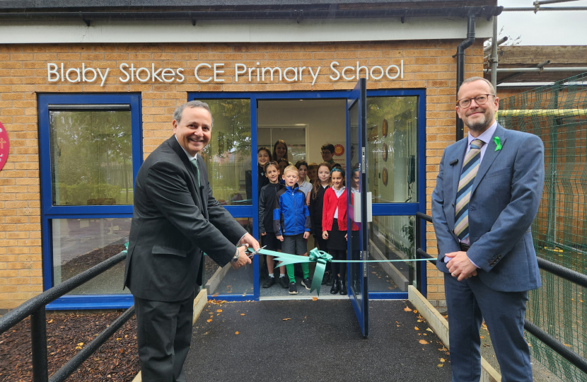 Alberto with opens the new entrance with Mr Snelson