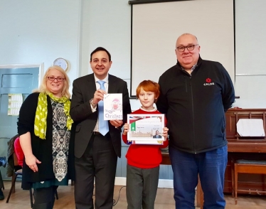 Alberto with Mrs Jo Blackburn, Head Teacher of Dunton Bassett Primary School, Last year’s Christmas Card Competition Winner, Reggie Welham, and Mr Ally Statham, Distribution Manager of Calor Gas Stoney Stanton